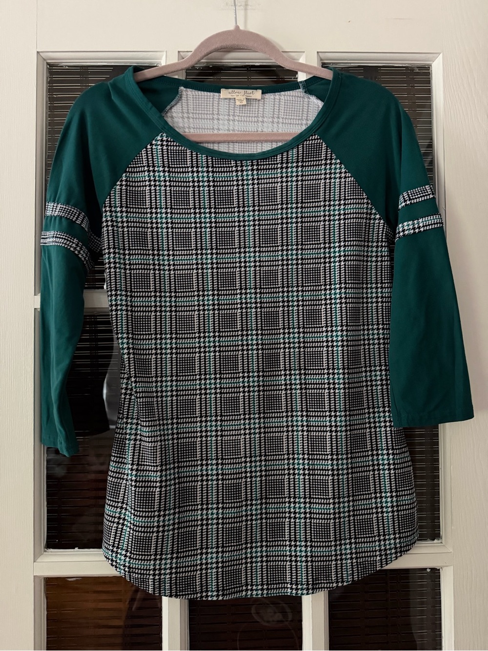 Ultra Flirt Women’s XS 3/4‎ Sleeve Black Green Plaid T-shirt | SKU 0066